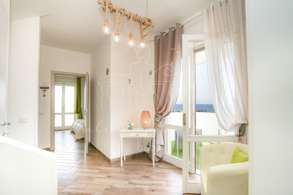 Room in B&B - B&B Balconi Sul Mare Deluxe Room With Hydromassage "madonna Dell'altomare"