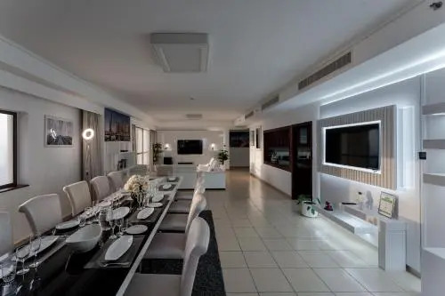 Dubai 5* Penthouse front sea 6 Bdr. private pool!