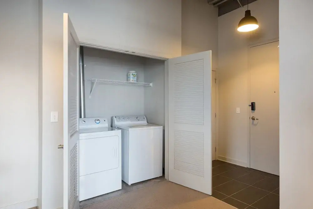 Spacious 1BR with Free Parking | Zen@Boss