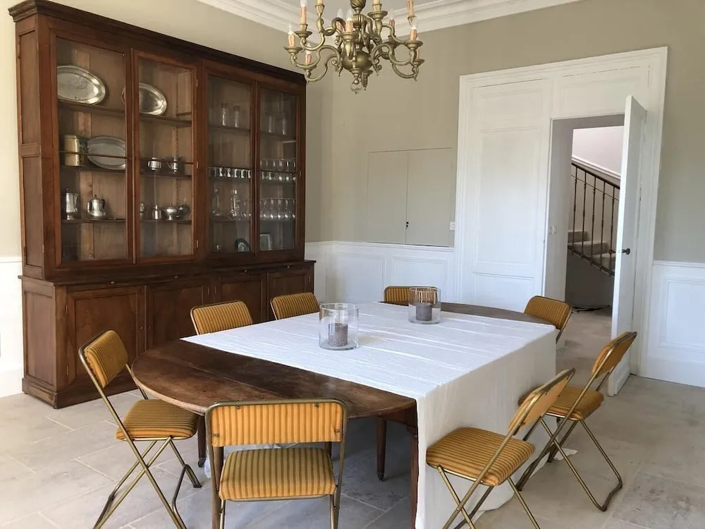 Château Bernon Gite 15 Personnes - piscine et SPA