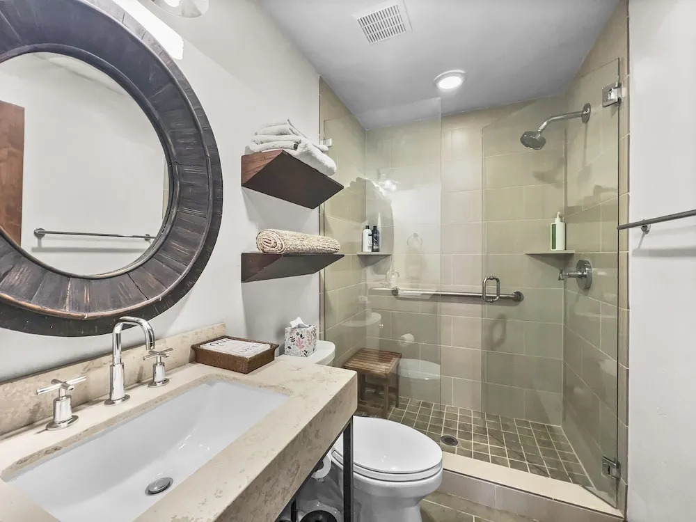 136 Top Of Main! Secret Daly Hideaway W/ Hot Tub! Walk To Main Street! 4 Bedroom Home by RedAwning