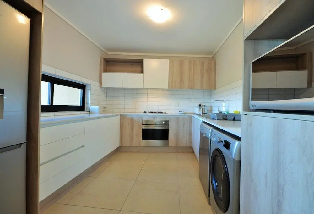 Waters Edge 705