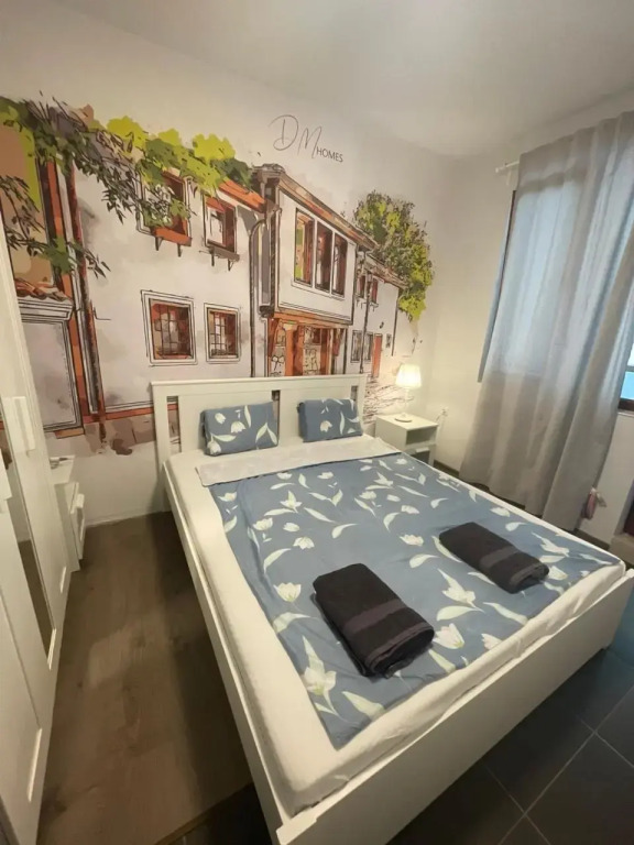 Top Center 2-BR Apartment with lovely Outdoor Area