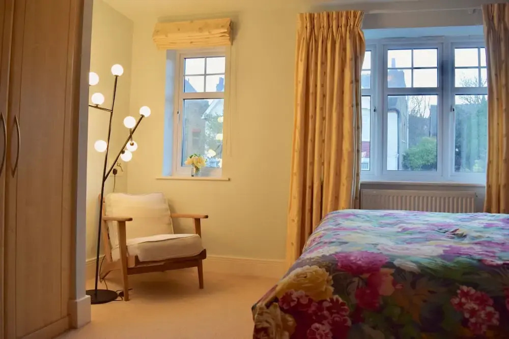 3 Bedroom Home In The Heart Of Wimbledon