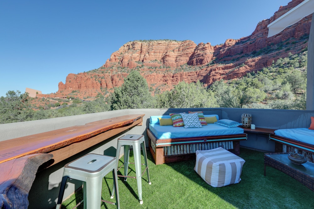Amazing Views & On-site Hiking: Sedona Studio