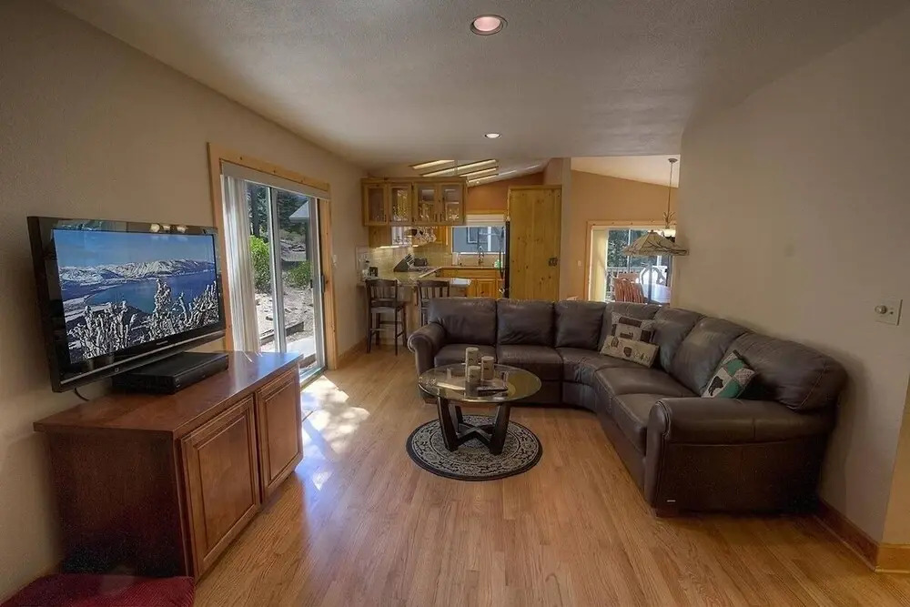 Lupine Lodge 3 Bedroom Home by RedAwning