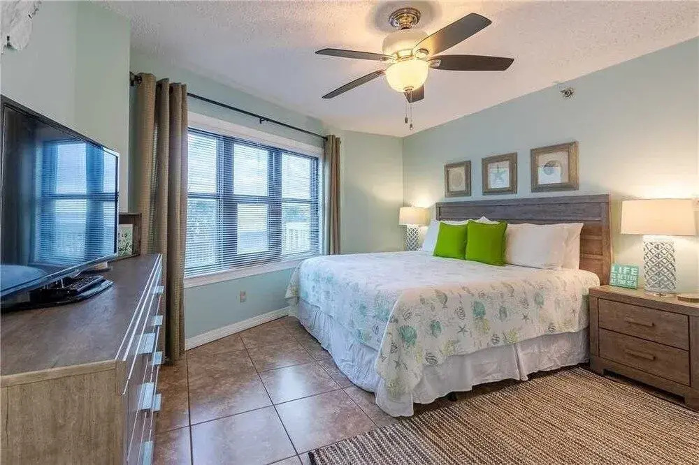 Harbour Place 109 - 3 Br condo by RedAwning