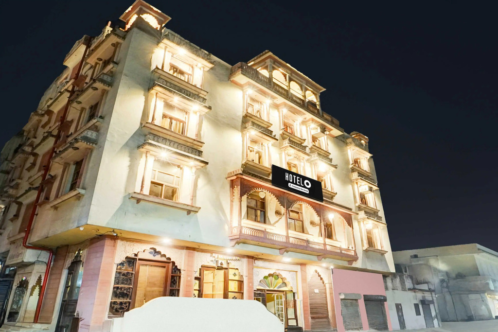 Townhouse Gangapole Amer Road