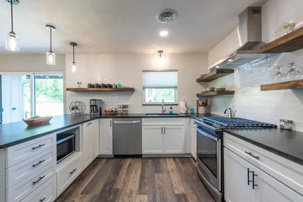 Zander Haus 3 Bedroom Home by RedAwning