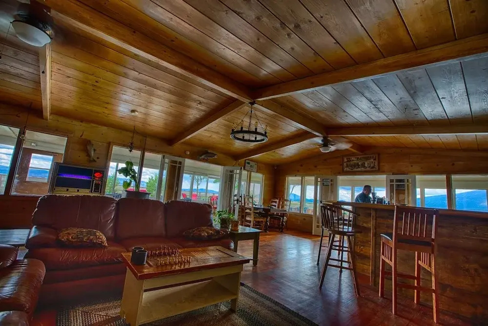 Crater Lake Gateway-Rocky Point Resort