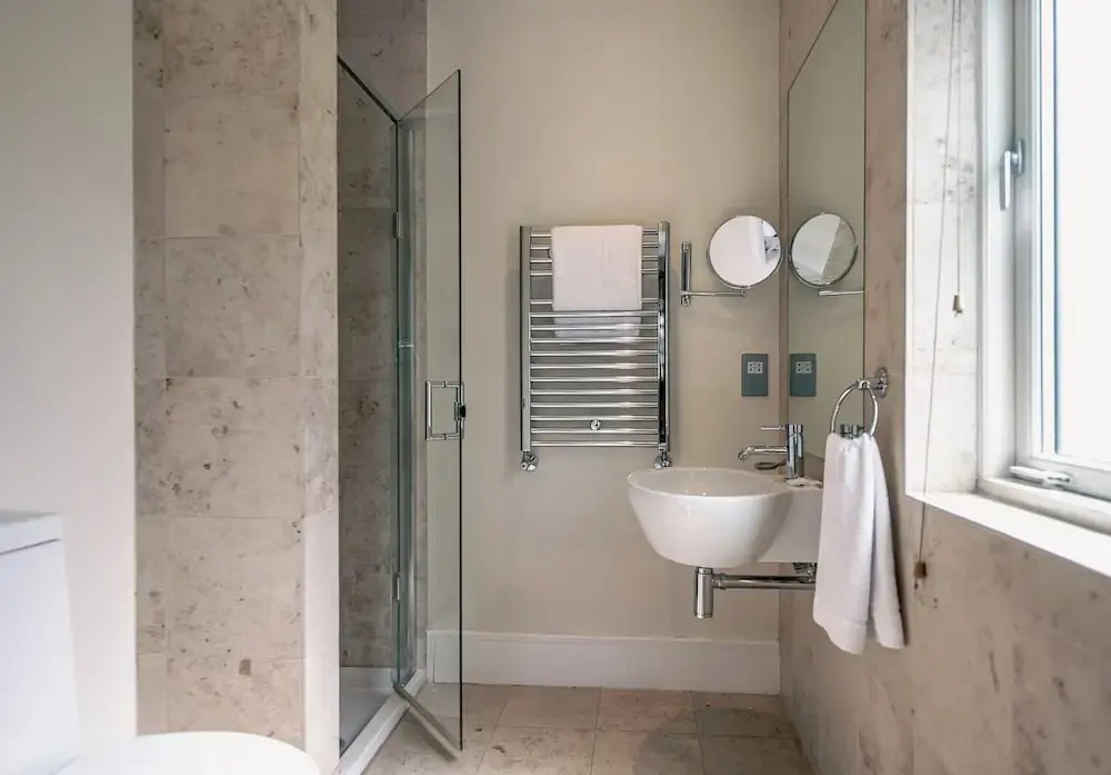 Spacious Kenmare Home to Sleep 8 Free use of Pool Onsite