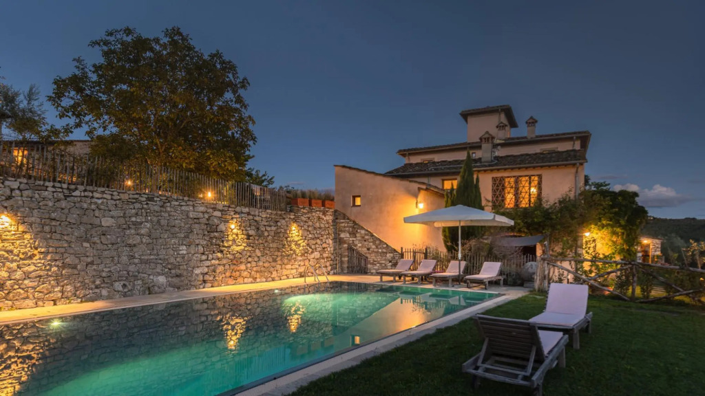 Villa just 14 km to Florence, 8 bedrooms. Private garden, pool heated and Wi-Fi!-La Leopoldina