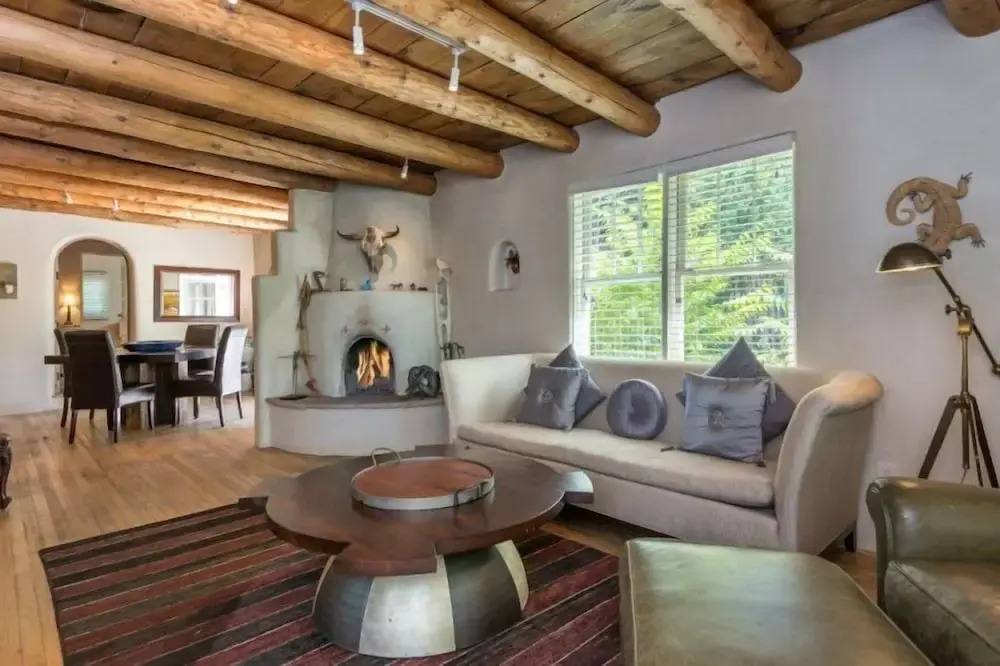 La Luz - Luxurious East Side Adobe With Hot Tub and Kiva Fireplace, Walk Everywhere