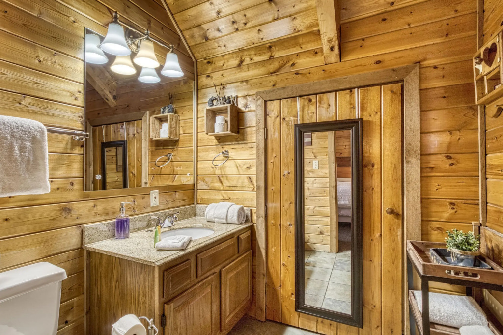 Fantastic Pet Friendly Cabin Hot Tub Fire Pit