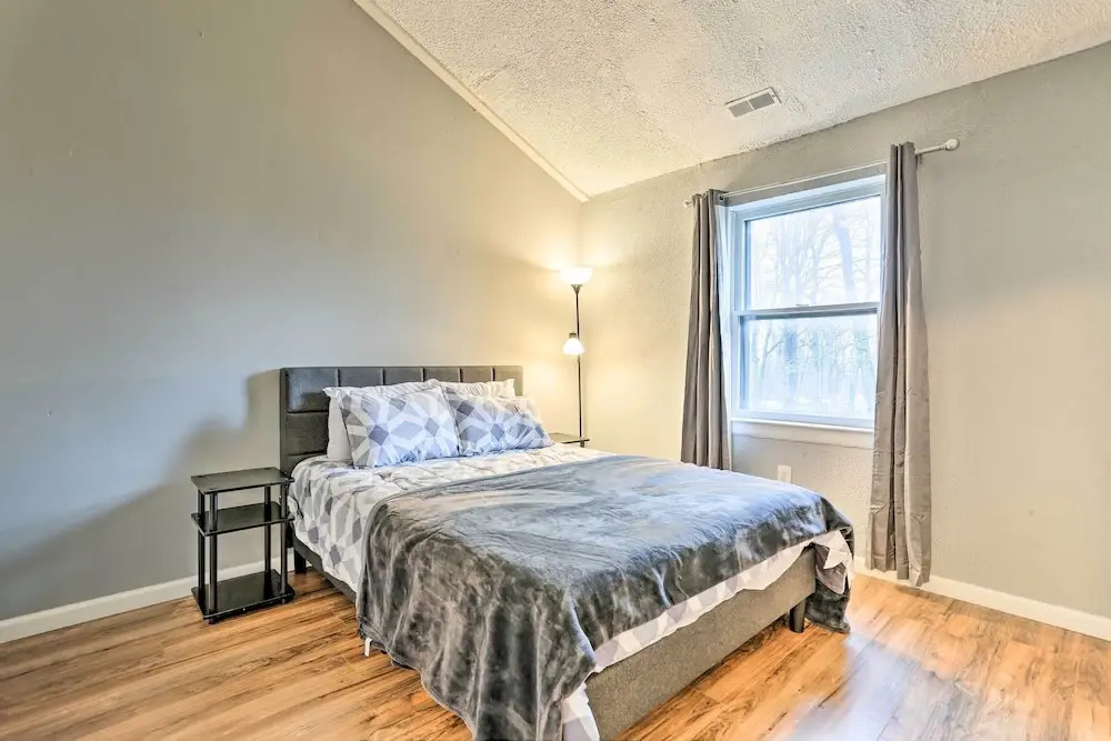 Inviting Poconos Getaway w/ Deck: Ski & Hike!