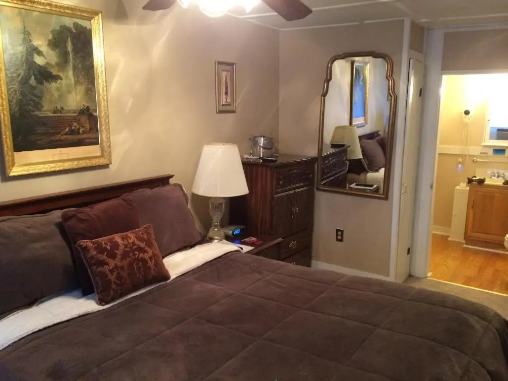 The Tunnicliff Inn