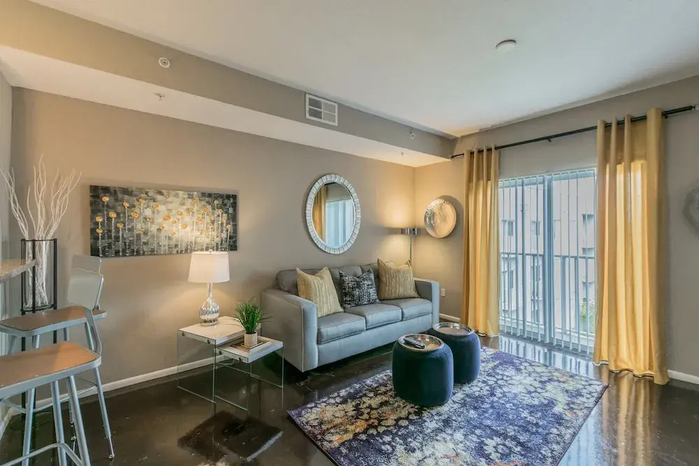 BC-522: Channelside Luxury Apartment