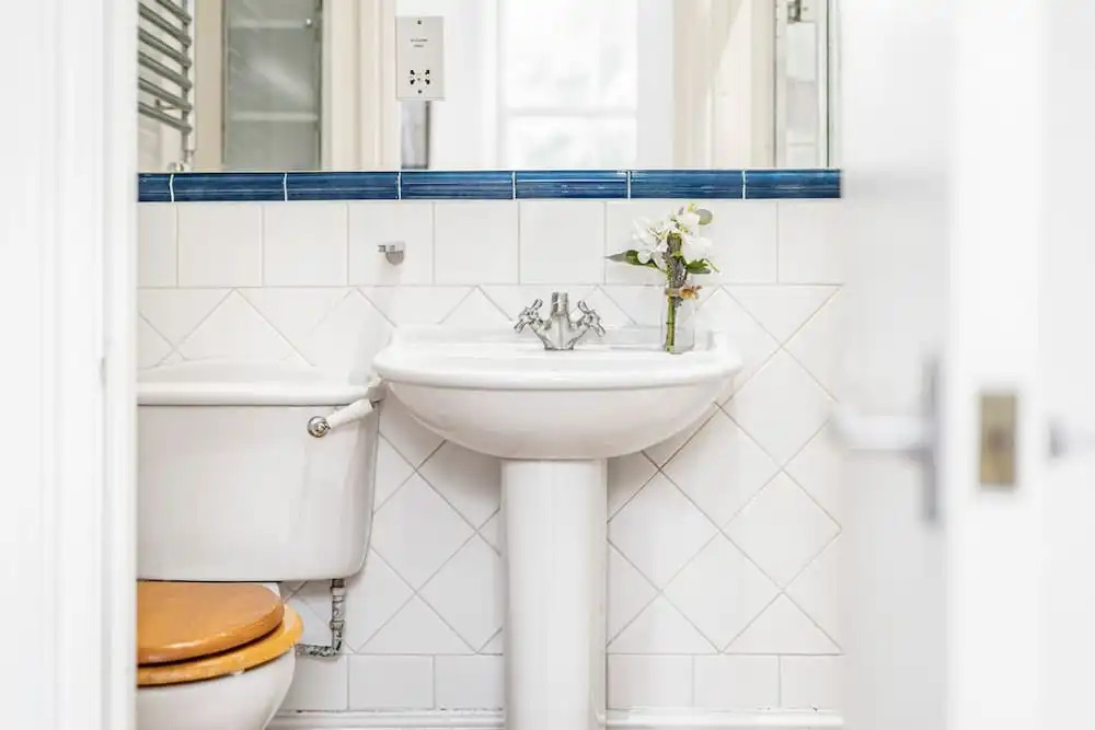 Stylish 1BR Kensington Home With Balcony