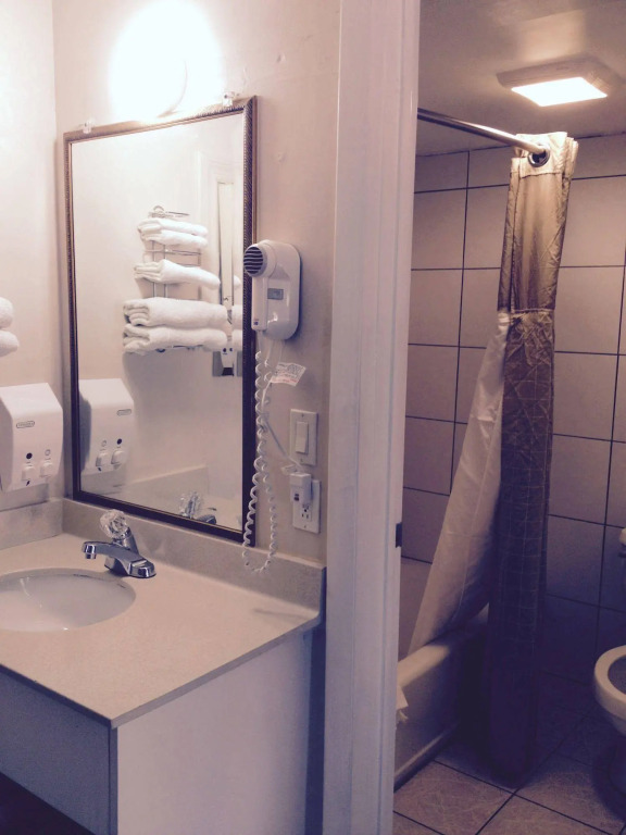 Budget Inn East