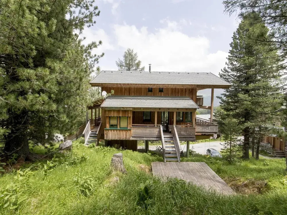 Charming Chalet With Indoor hot tub