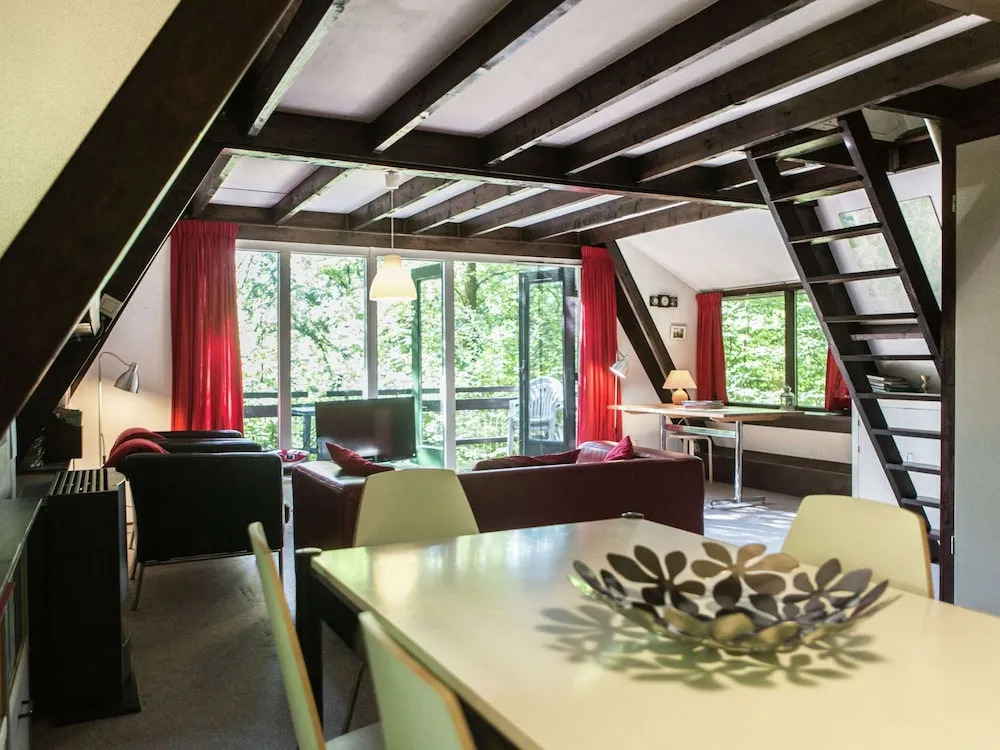 Quaint Chalet in Petithan With Roofed Pool