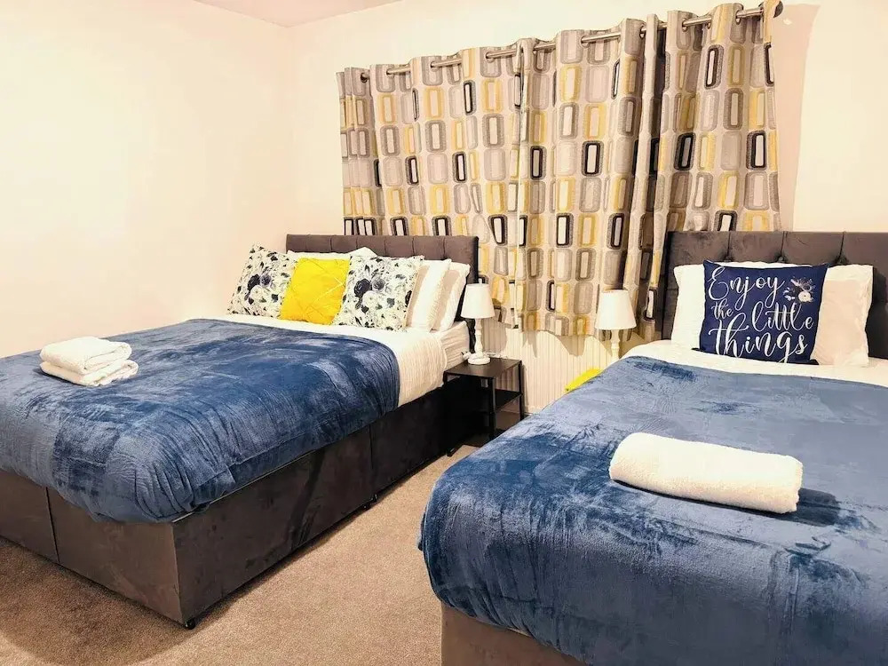 Modern Easedale House - 3 Bed House in Hornchurch