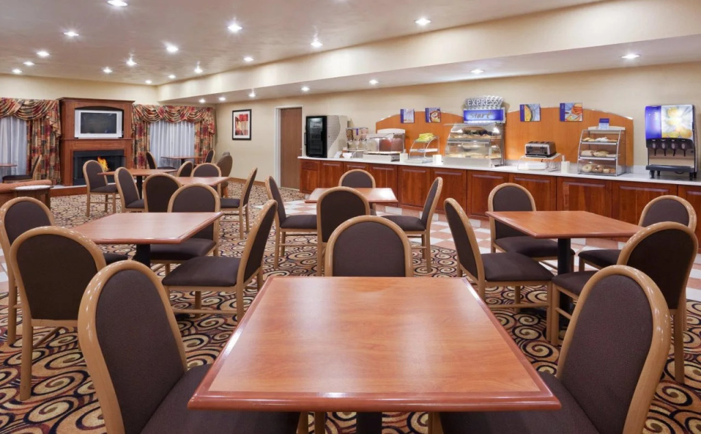 Holiday Inn Express Newell-Chester WV