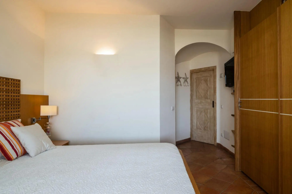 The Tavolara apartment is a very spacious three-room apartment (about 100 square meters) consisting-Tavolara