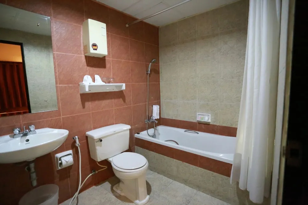 Travel Lodge Suriwongse - Adult only