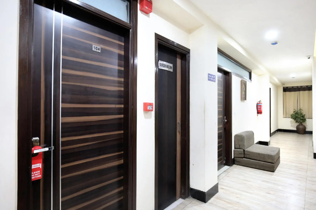 OYO 15030 Hotel ESS PEE Grand