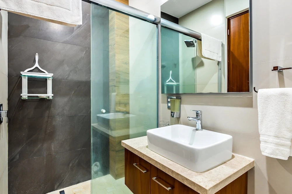 5th-floor Condo With Partial Ocean Views, Heated Pool, Sauna, Gym, Balcony, W/D