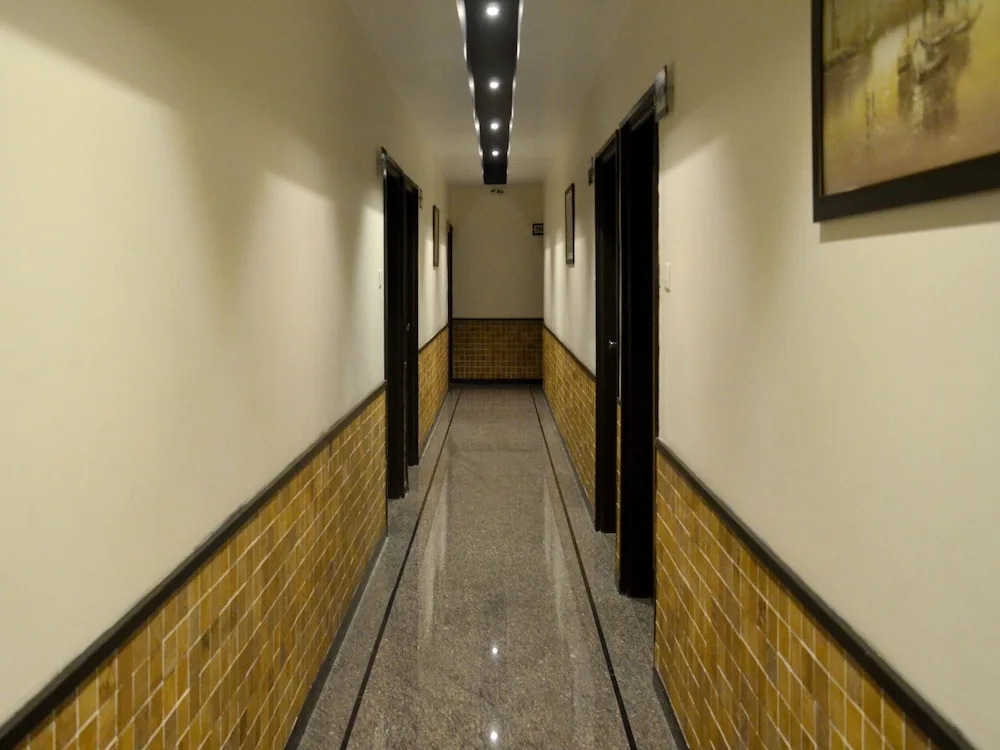 OYO 5777 The President Hotel