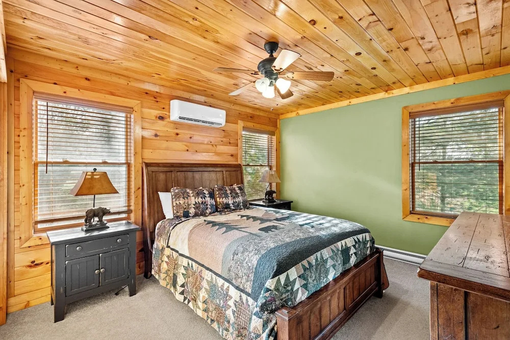 Beech Mountain Breeze - Views, pet Friendly, hot Tub, Sleeps 14