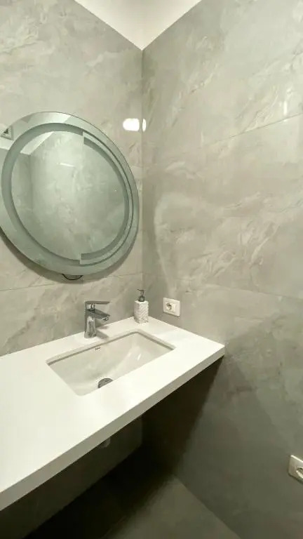 Centrally located Glamorous Bright APT near Bazaar