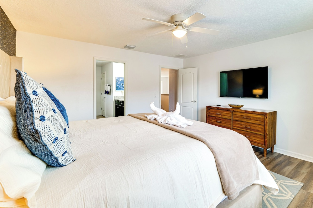 Disney Oasis: 5BR Windsor Home w/ Private Pool