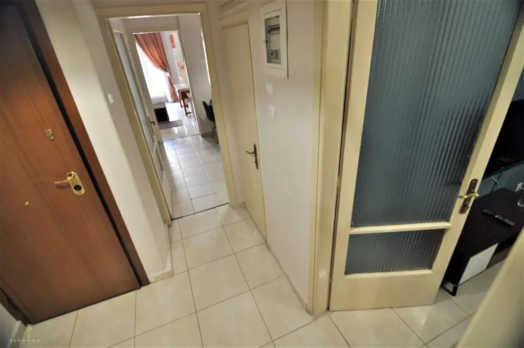 Zennova #4 Vintage City Center Apt