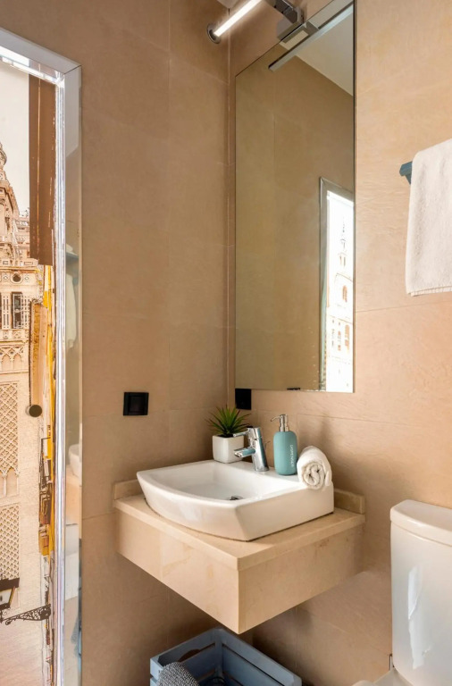 Cathedral Luxury Studio, Swimming Pool and Cathedral Views