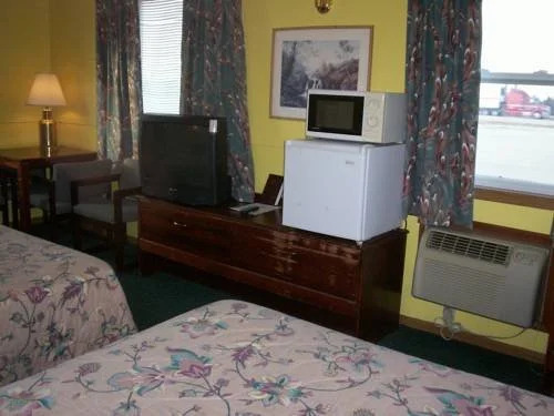 Colonial Inn