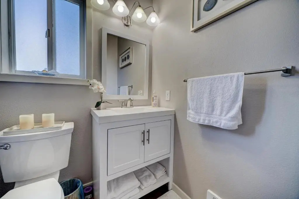 Cozy 2 Bedroom Townhouse in Northgate