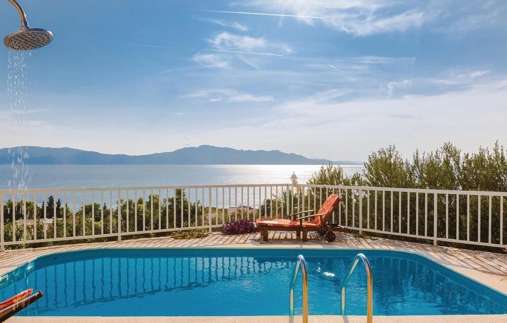 Beautiful Apartment in Podaca With 3 Bedrooms, Wifi and Outdoor Swimming Pool