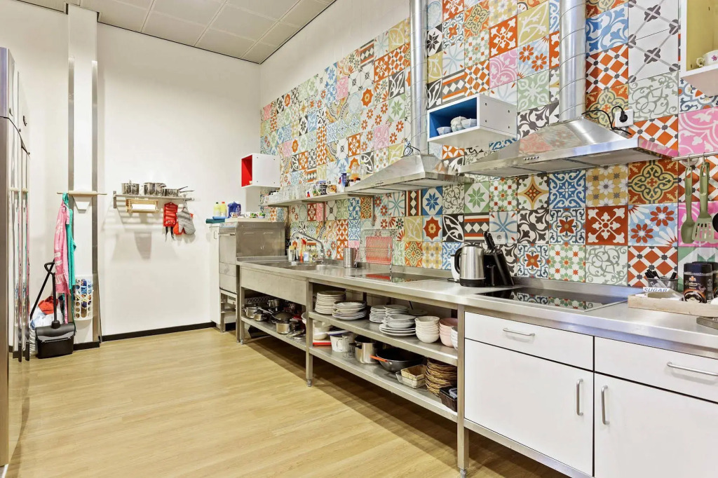Hostelle - Caters to Women