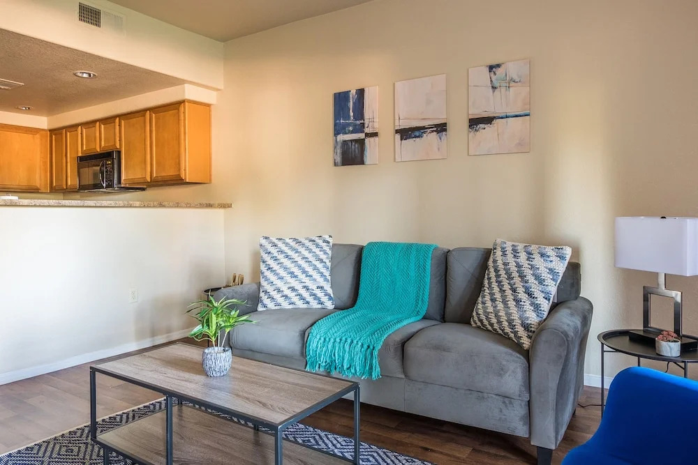1 BR Apt with Parking by Frontdesk