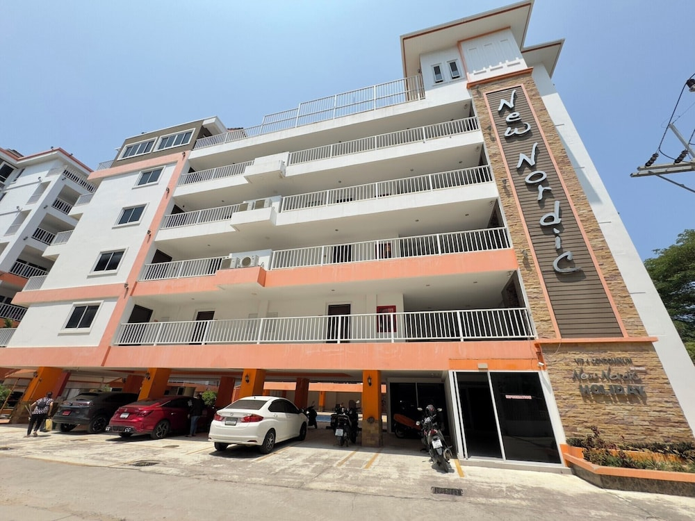 Pool-view Studio With Balcony - New Nordic VIP 4, Pratumnak