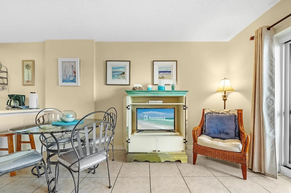 Royal Palms 603