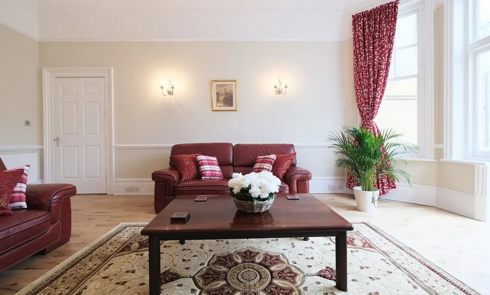 Amazing 3-bedroom Garden Flat for 6 in Ealing