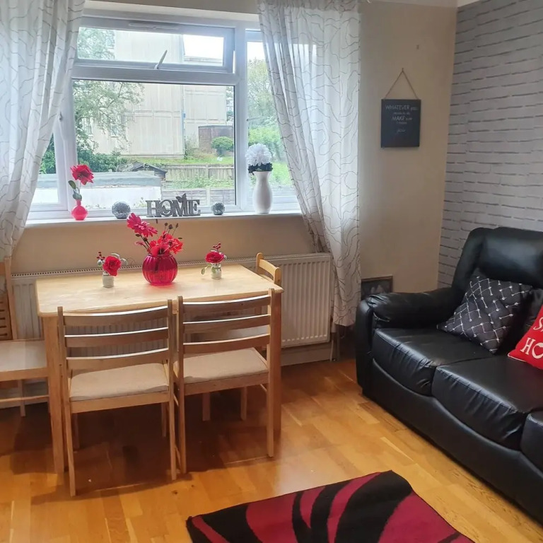 Pretty 4 Double Bedroom Home With 3 Bathrooms