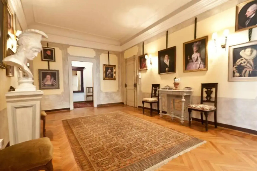Charming large palazzo in center Venice for up to 9 people