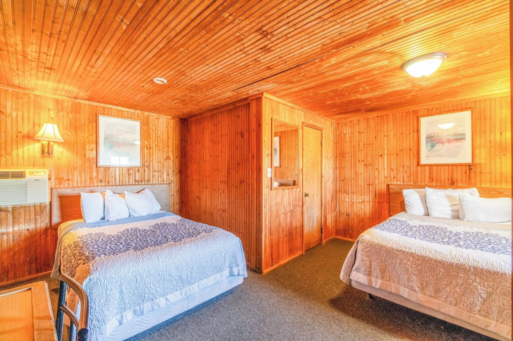 Green Acre Motel by OYO Near Rush County Airport