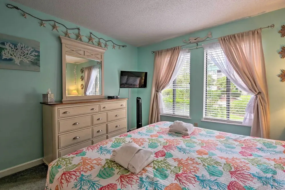 Beach + Pool Access: Colorful Hilton Head Condo!