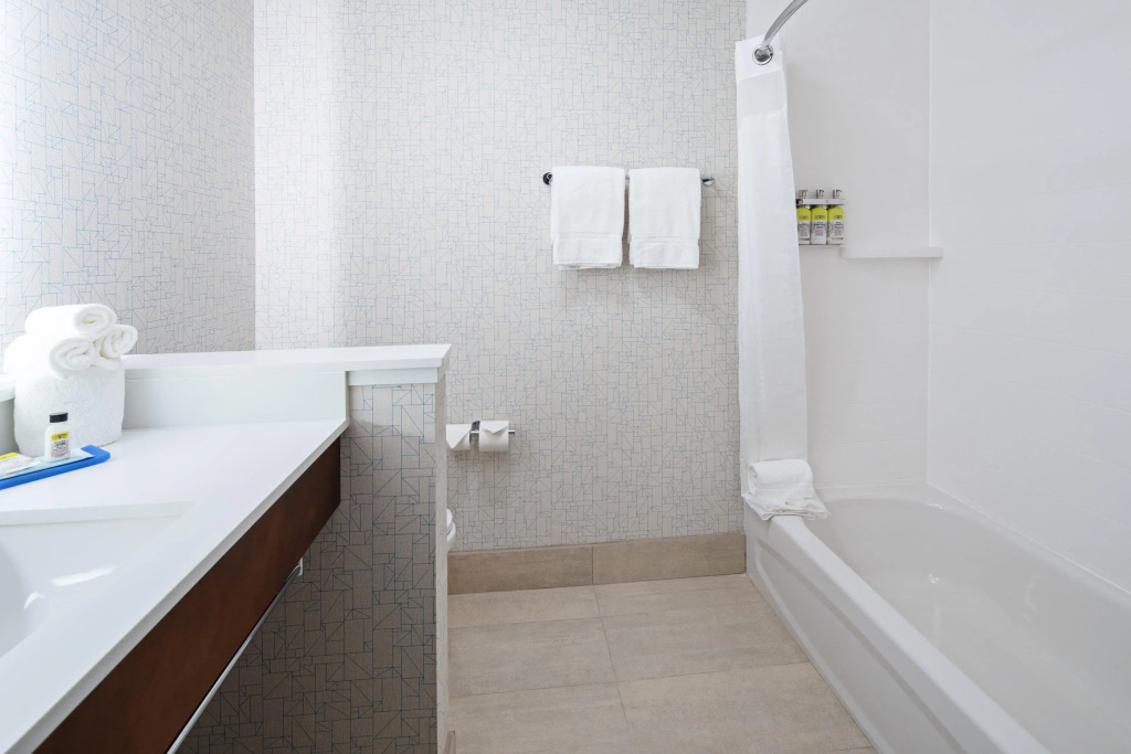 Holiday Inn Express & Suites Murrieta by IHG